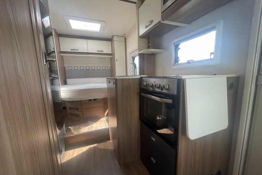 swift-escape-freestyle-se-694-interior-to-rear.jpg