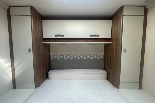 swift-escape-freestyle-se-694-interior-bedroom-2.jpg