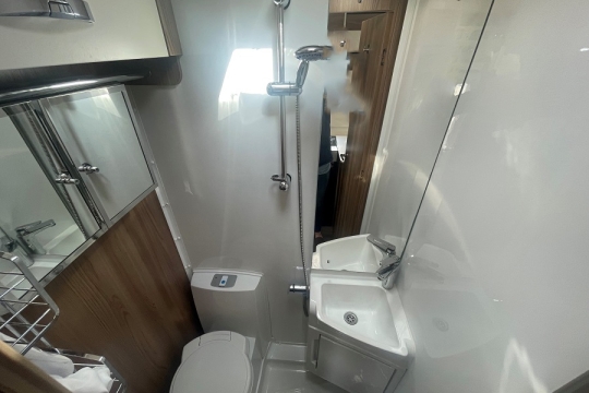 swift-escape-freestyle-se-694-interior-washroom.jpg