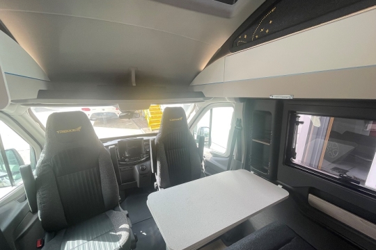 Swift-trekker-interior-cab.jpg