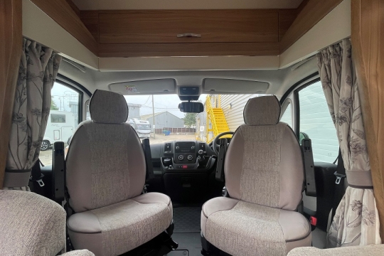 elddis-autoquest-175-interior-cab.jpg
