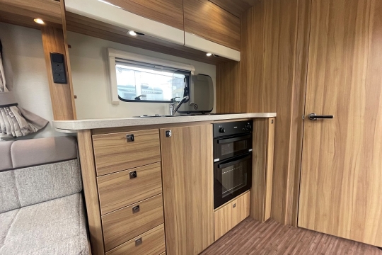 elddis-autoquest-175-interior-kitchen.jpg