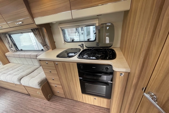 elddis-autoquest-175-interior-kitchen-2.jpg