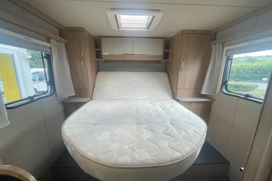 auto-trail-imala-730hb-interior-rear-bed.jpg