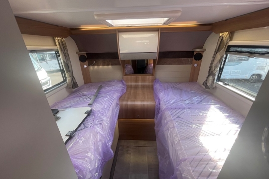 bailey-autograph-79-4t-interior-beds.jpg