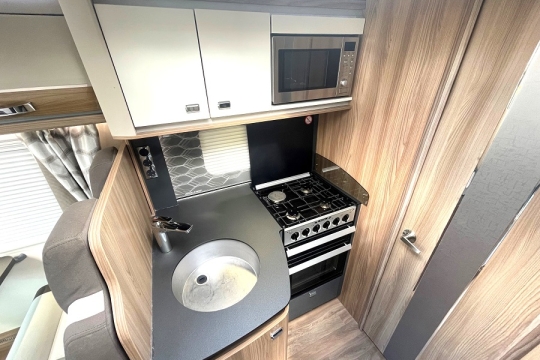 swift-bolero-714-sb-interior-kitchen.jpg