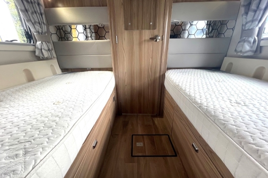 swift-bolero-714-sb-interior-beds-2.jpg