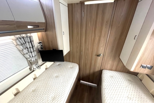 swift-bolero-714-sb-interior-beds-1.jpg