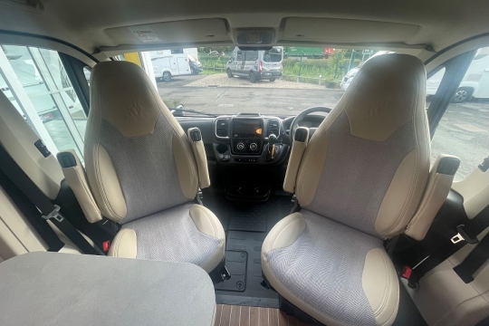 etrusco-cv-540-db-interior-cab.jpg