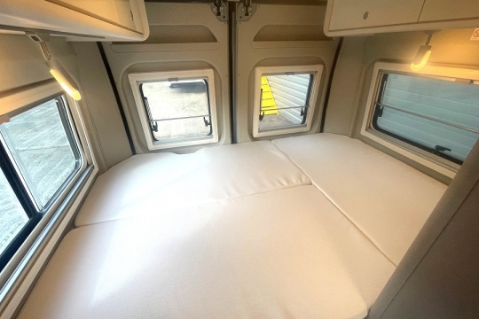 etrusco-cv-540-db-interior-rear-bed.jpg