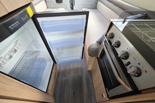 Auto-Trail-V-Line-635-Interior-Kitchen.jpg