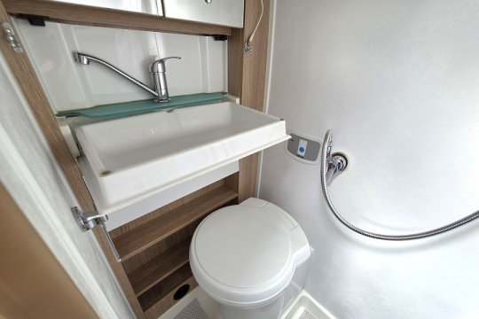 Auto-Trail-V-Line-635-Interior-Washroom.jpg