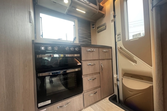 auto-sleepers-bourton-interior-kitchen.jpg