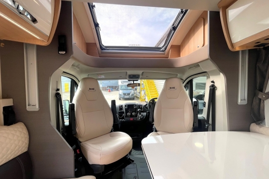 mclouis-fusion-379-interior-cab.jpg