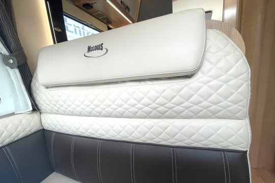 mclouis-fusion-379-interior-seat-upholstery.jpg