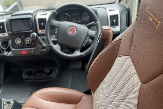burstner-lyseo-harmony-line-680g-dash.jpg