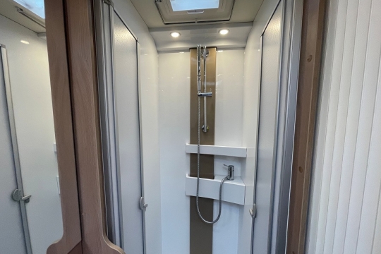 burstner-lyseo-harmony-line-680g-shower.jpg