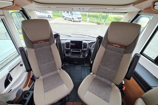Carthago-Chic-C-Line-I-5-0-QB-L-Interior-Cab.jpg
