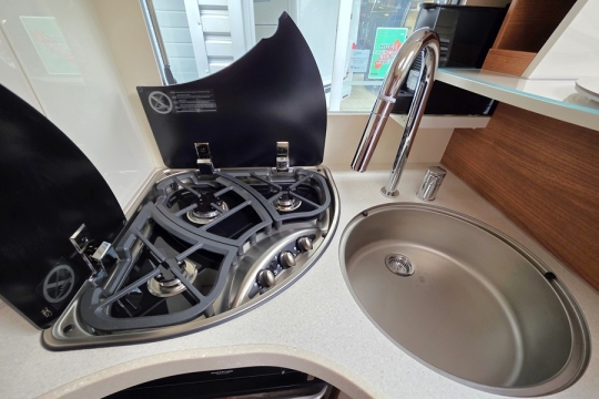 Carthago-Chic-C-Line-I-5-0-QB-L-Interior-Kitchen-Top.jpg