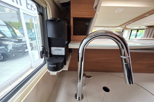 Carthago-Chic-C-Line-I-5-0-QB-L-Interior-Coffee-Machine.jpg
