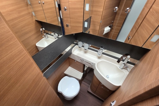 Carthago-Chic-C-Line-I-5-0-QB-L-Interior-Bathroom.jpg