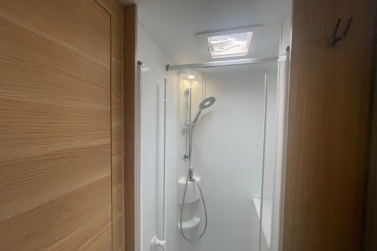 adria-matrix-axess-600dt-interior-shower.jpg