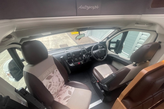 bailey-approach-autograph-765-interior-cab.jpg