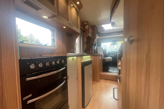 bailey-approach-autograph-765-interior-kitchen-to-front.jpg