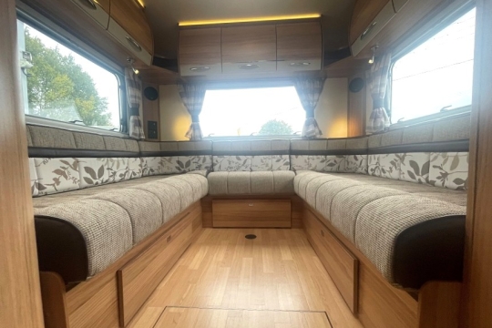 bailey-approach-autograph-765-interior-rear-lounge.jpg