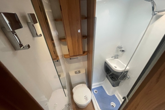 bailey-approach-autograph-765-interior-washroom.jpg