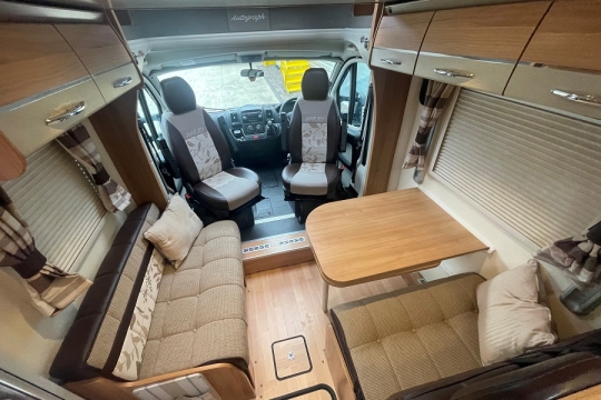 bailey-approach-autograph-540-interior-front-lounge.jpg