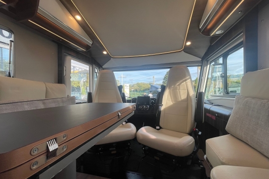 laika-ecovip-4112ds-interior-front.jpg