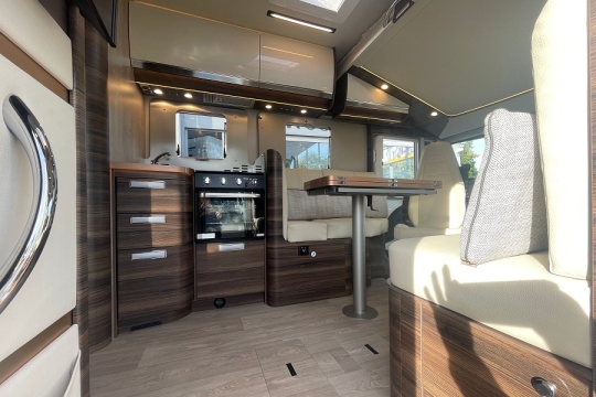 laika-ecovip-4112ds-interior-from-door.jpg