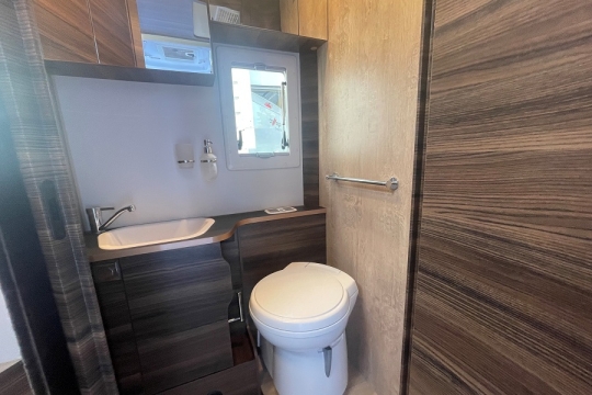 laika-ecovip-4112ds-interior-washroom.jpg