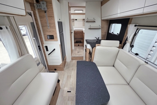 Pilote-F-740-FGJ-Interior-Front-to-Rear.jpg
