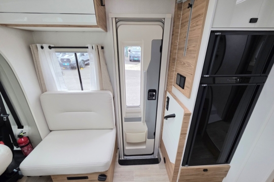 Pilote-F-740-FGJ-Interior-Side.jpg