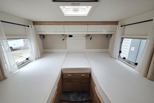 Pilote-F-740-FGJ-Interior-Bed.jpg
