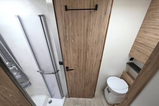 Pilote-F-740-FGJ-Interior-Washroom.jpg