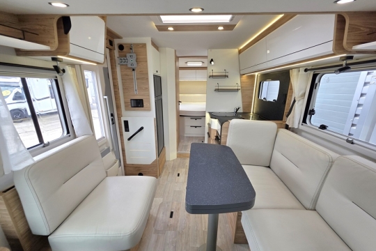 Pilote-G-740-FC-Evidence-Interior-Front-to-Rear.jpg