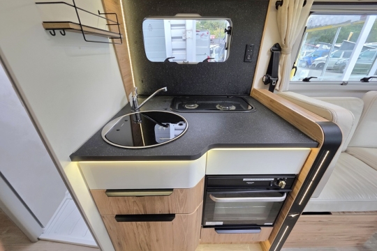 Pilote-G-740-FC-Evidence-Interior-Kitchen.jpg