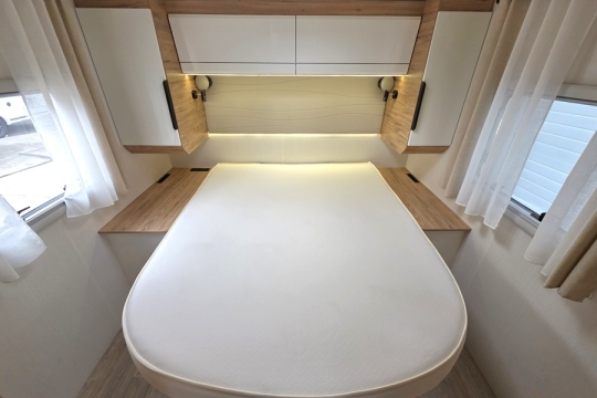 Pilote-G-740-FC-Evidence-Interior-Bed.jpg