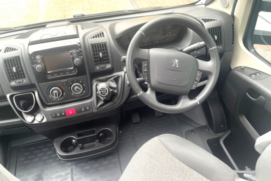 bailey-autograph-79-2f-interior-dash.jpg