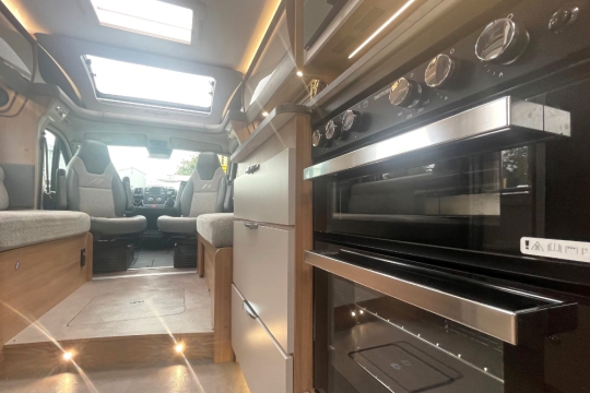 bailey-autograph-79-2f-interior-oven-to-front.jpg