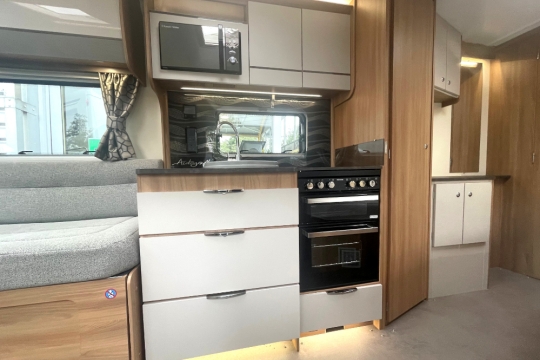 bailey-autograph-79-2f-interior-kitchen.jpg