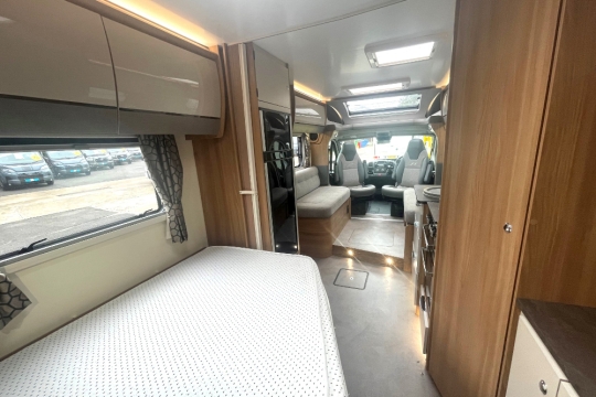 bailey-autograph-79-2f-interior-bed-to-front.jpg