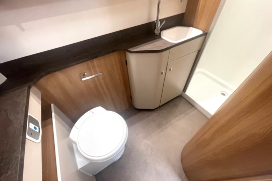 bailey-autograph-79-2f-interior-washroom-2.jpg