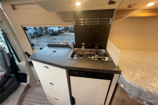 malibu-compact-600-LE-interior-kitchen.jpg