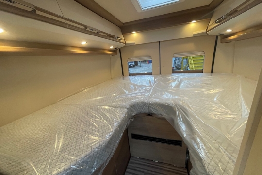 malibu-compact-600-LE-interior-beds.jpg