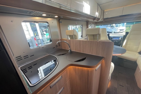 laika-ecovip-h3119-interior-kitchen-to-front.jpg