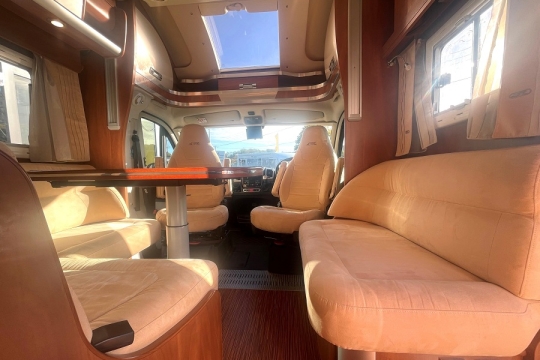 laika-kreos-dolce-vita-5010-interior-front-lounge.jpg